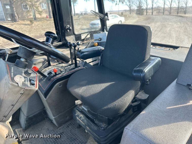 image for item DV0731 1987 Case IH 2294 tractor