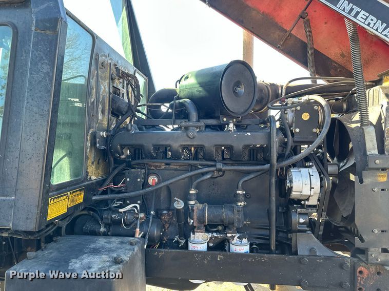 image for item DV0731 1987 Case IH 2294 tractor