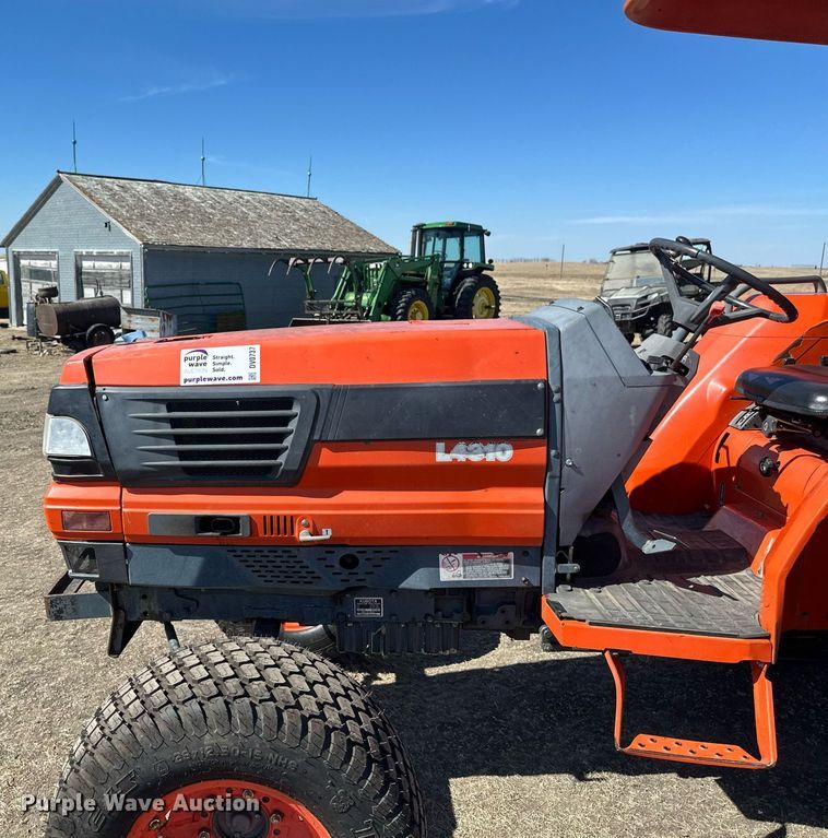 image for item DV0737 Kubota L4310E tractor