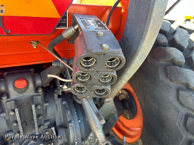 image for item DV0737 Kubota L4310E tractor