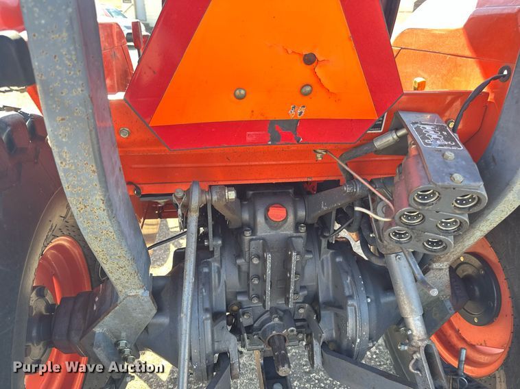 image for item DV0737 Kubota L4310E tractor