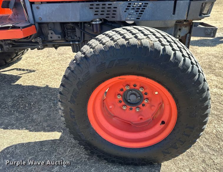 image for item DV0737 Kubota L4310E tractor