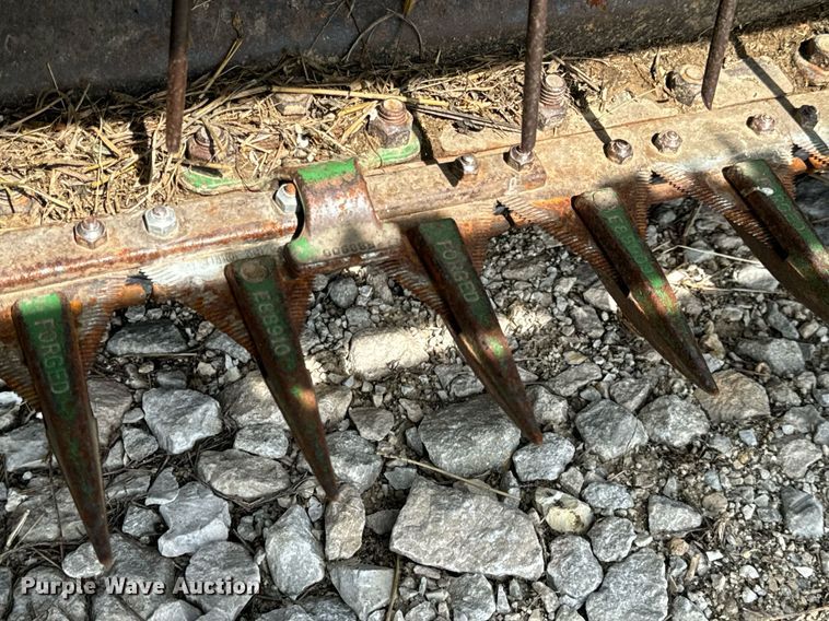 image for item DV1870 1998 John Deere 4890 swather / windrower