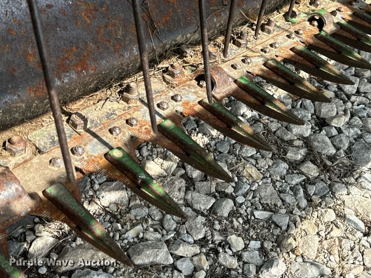 image for item DV1870 1998 John Deere 4890 swather / windrower