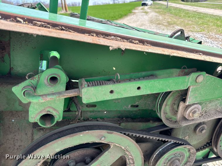 image for item DV1870 1998 John Deere 4890 swather / windrower
