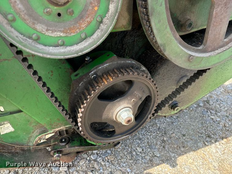 image for item DV1870 1998 John Deere 4890 swather / windrower