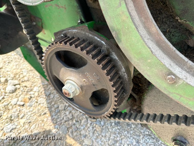 image for item DV1870 1998 John Deere 4890 swather / windrower