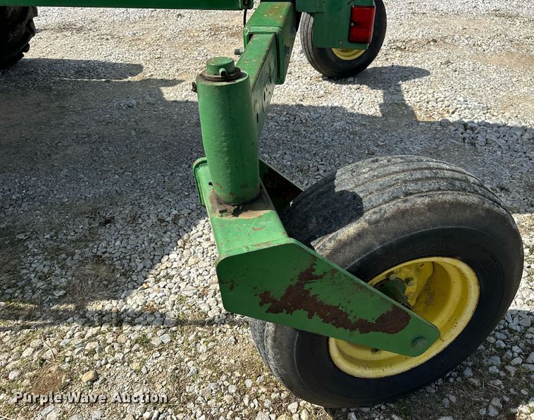 image for item DV1870 1998 John Deere 4890 swather / windrower