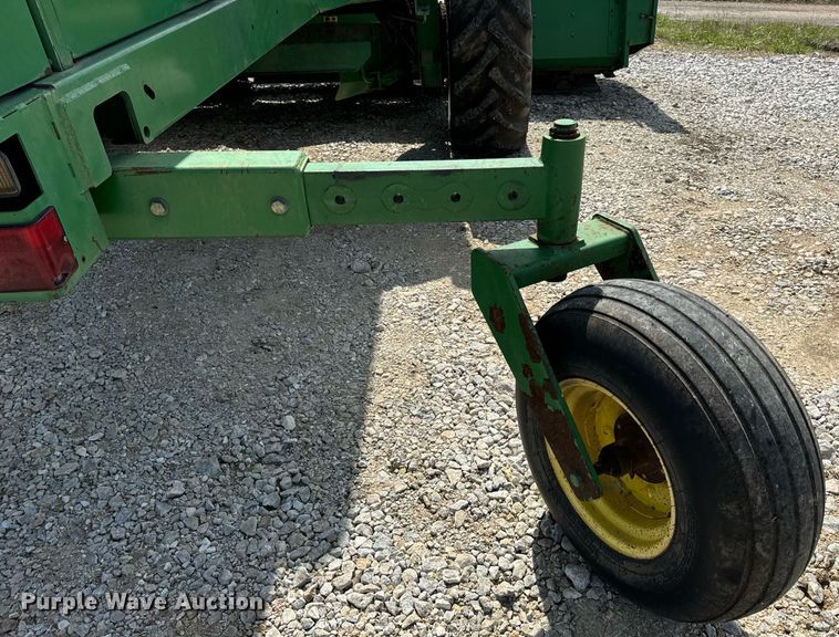 image for item DV1870 1998 John Deere 4890 swather / windrower