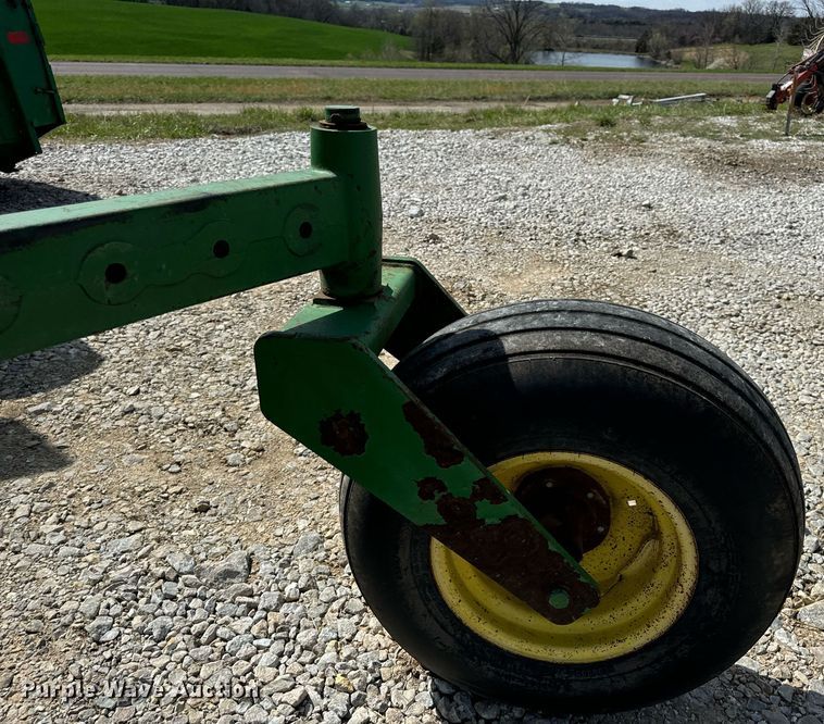 image for item DV1870 1998 John Deere 4890 swather / windrower