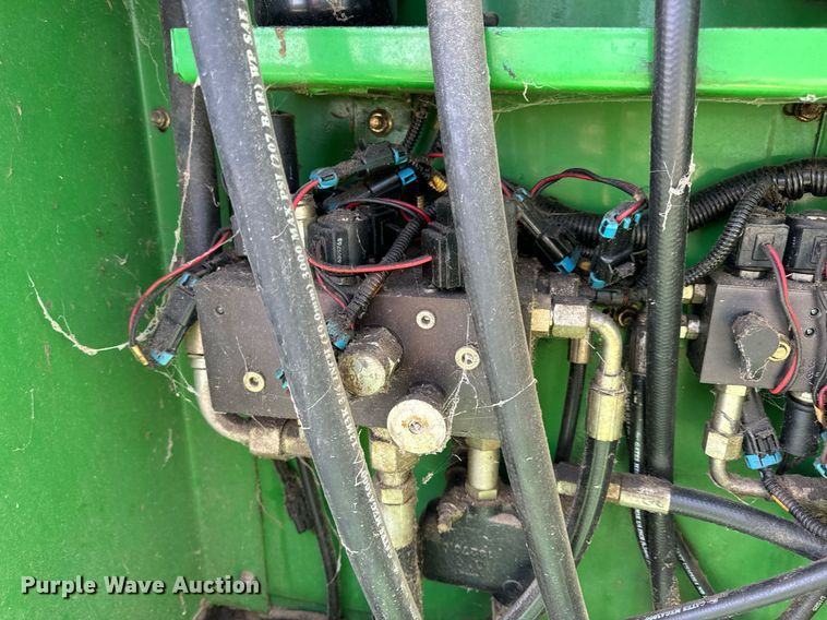 image for item DV1870 1998 John Deere 4890 swather / windrower