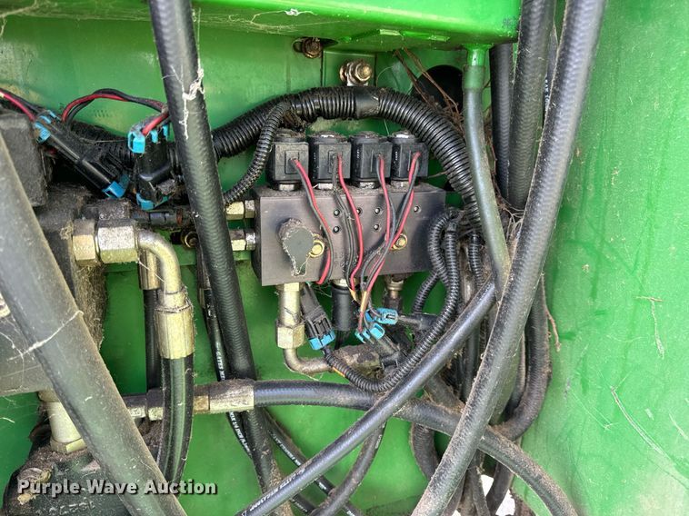 image for item DV1870 1998 John Deere 4890 swather / windrower