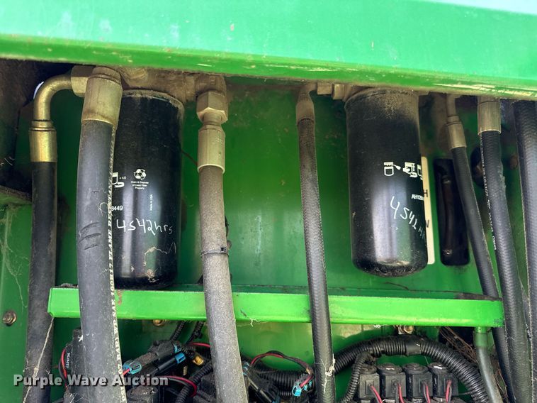 image for item DV1870 1998 John Deere 4890 swather / windrower