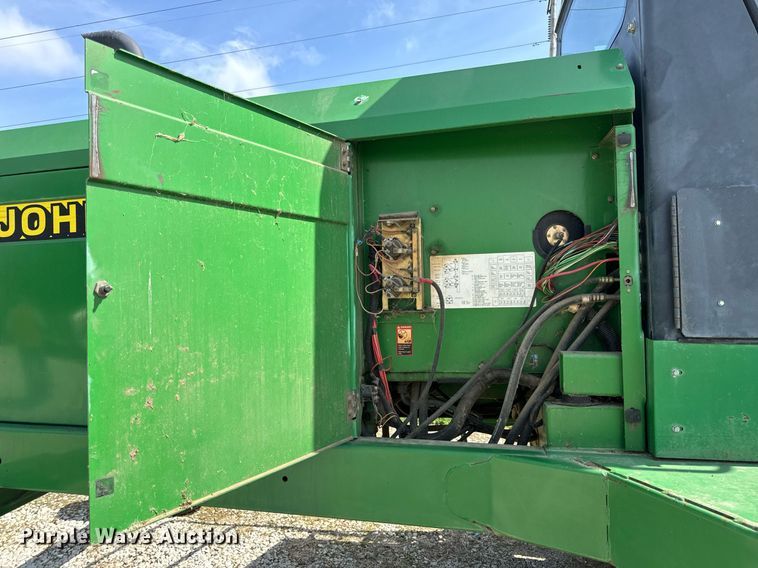 image for item DV1870 1998 John Deere 4890 swather / windrower