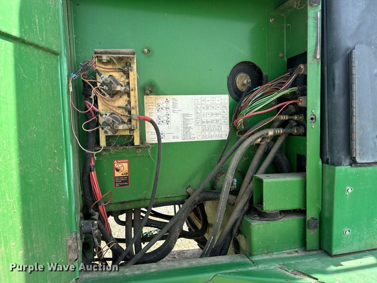 image for item DV1870 1998 John Deere 4890 swather / windrower