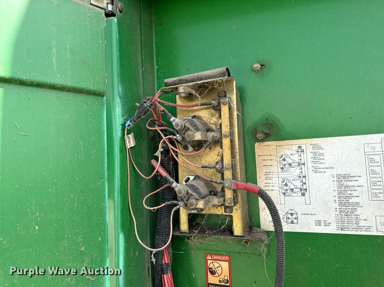 image for item DV1870 1998 John Deere 4890 swather / windrower