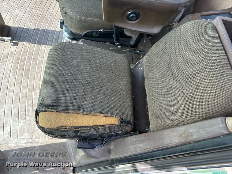 image for item DV1870 1998 John Deere 4890 swather / windrower