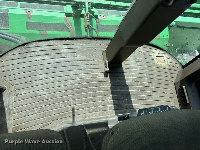 image for item DV1870 1998 John Deere 4890 swather / windrower