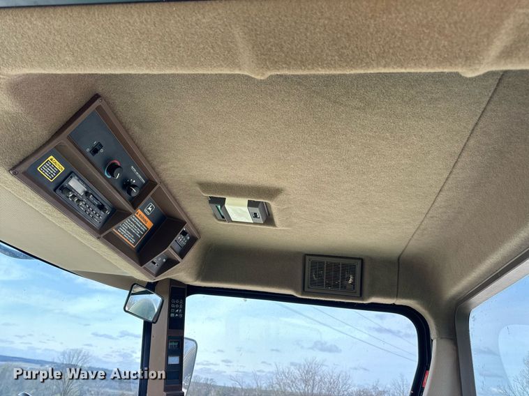 image for item DV1870 1998 John Deere 4890 swather / windrower