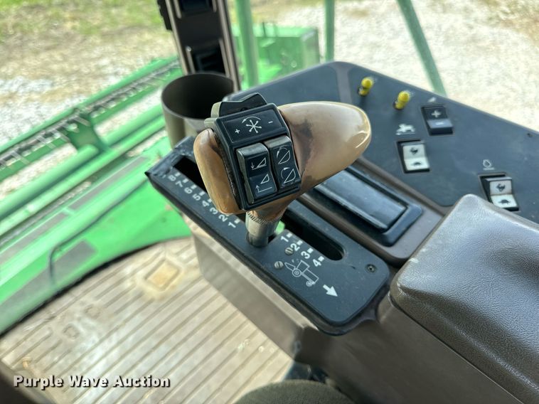 image for item DV1870 1998 John Deere 4890 swather / windrower