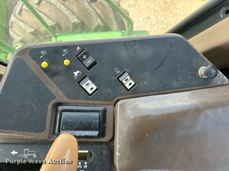 image for item DV1870 1998 John Deere 4890 swather / windrower