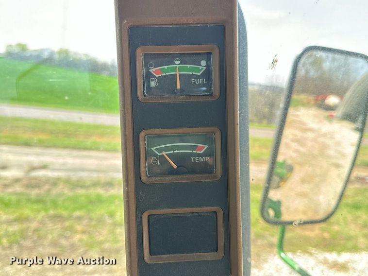 image for item DV1870 1998 John Deere 4890 swather / windrower