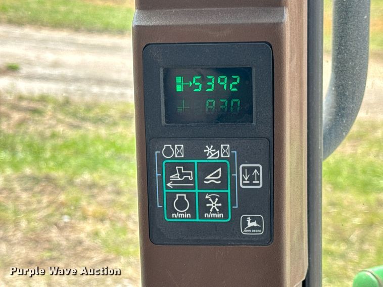 image for item DV1870 1998 John Deere 4890 swather / windrower