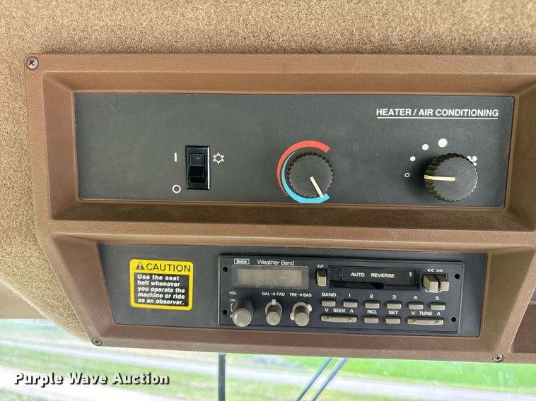 image for item DV1870 1998 John Deere 4890 swather / windrower