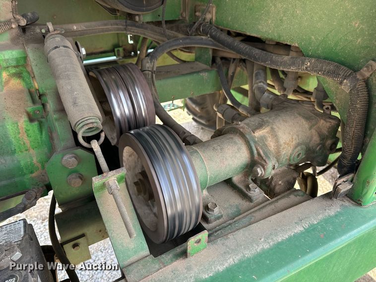 image for item DV1870 1998 John Deere 4890 swather / windrower