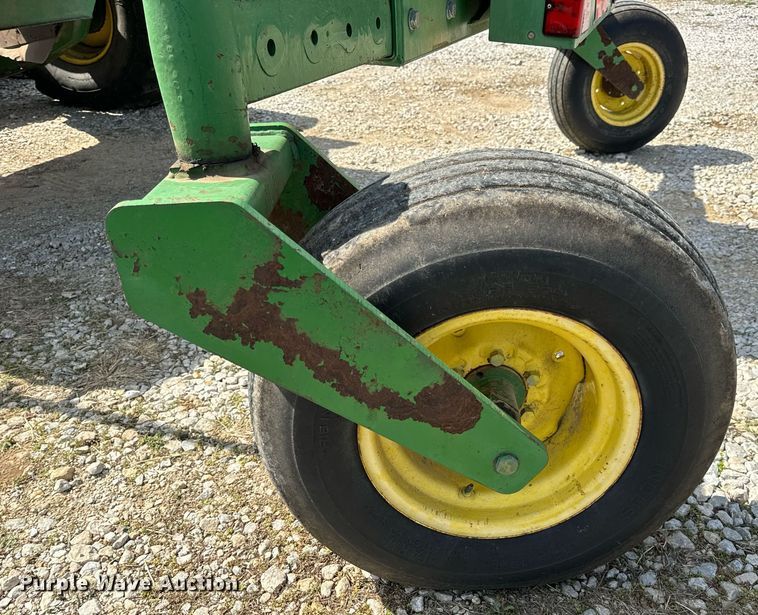 image for item DV1870 1998 John Deere 4890 swather / windrower