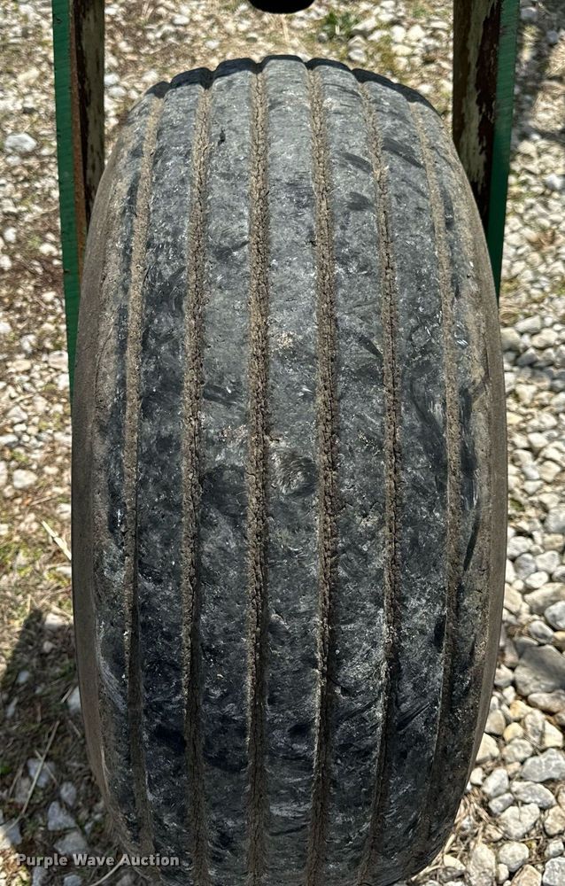 image for item DV1870 1998 John Deere 4890 swather / windrower