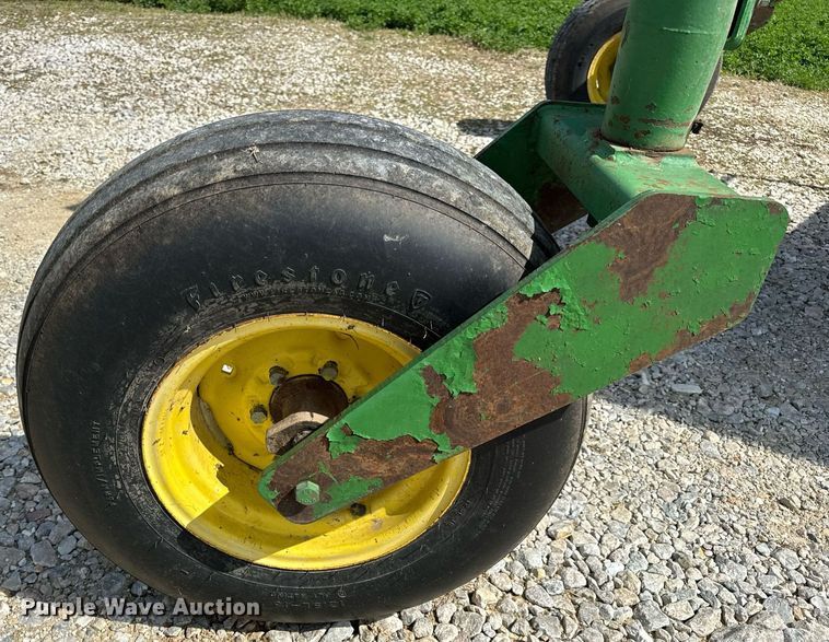 image for item DV1870 1998 John Deere 4890 swather / windrower