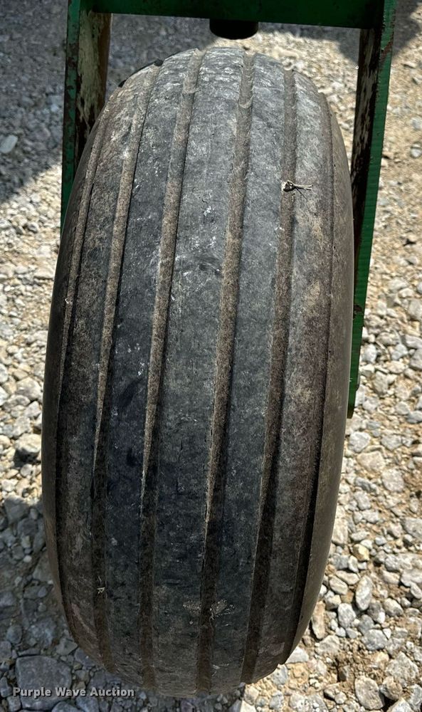 image for item DV1870 1998 John Deere 4890 swather / windrower