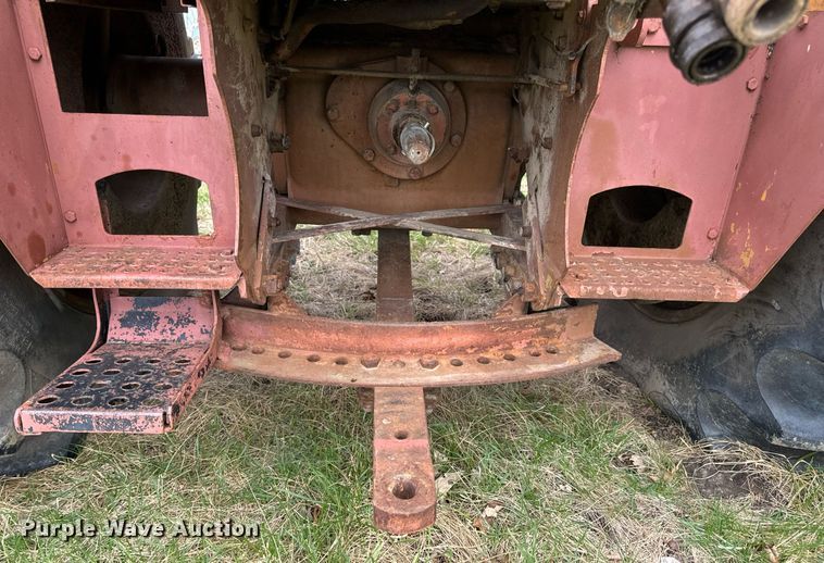 image for item DV1875 Minneapolis-Moline G705 tractor