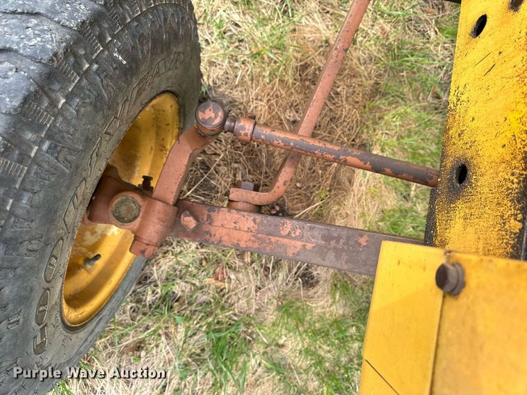 image for item DV1875 Minneapolis-Moline G705 tractor