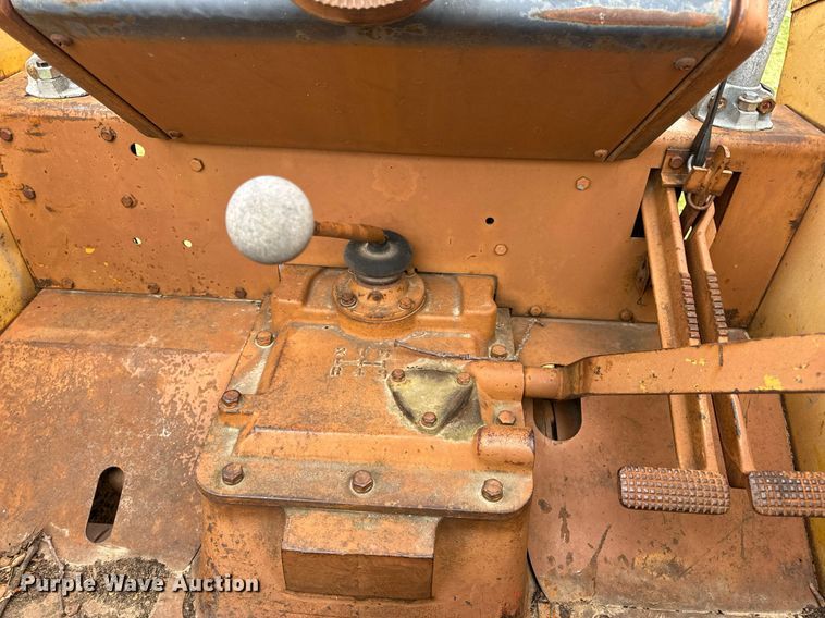 image for item DV1875 Minneapolis-Moline G705 tractor