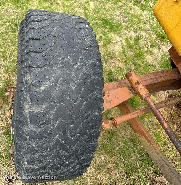 image for item DV1875 Minneapolis-Moline G705 tractor