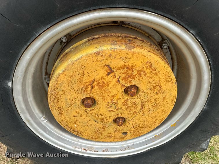 image for item DV1875 Minneapolis-Moline G705 tractor