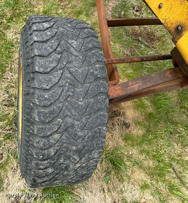 image for item DV1875 Minneapolis-Moline G705 tractor