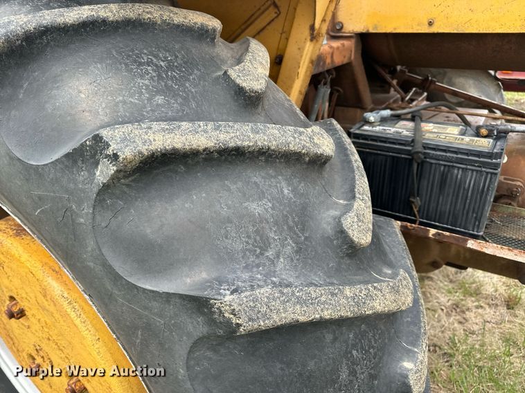 image for item DV1875 Minneapolis-Moline G705 tractor