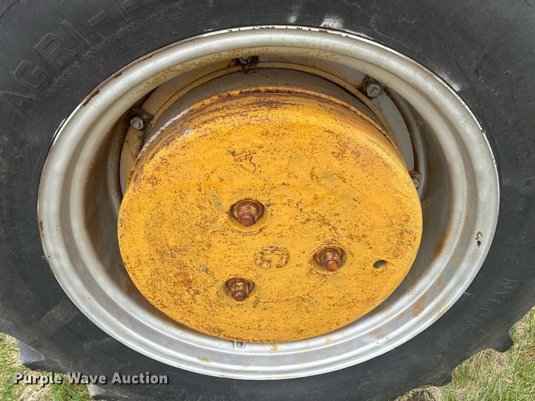 image for item DV1875 Minneapolis-Moline G705 tractor