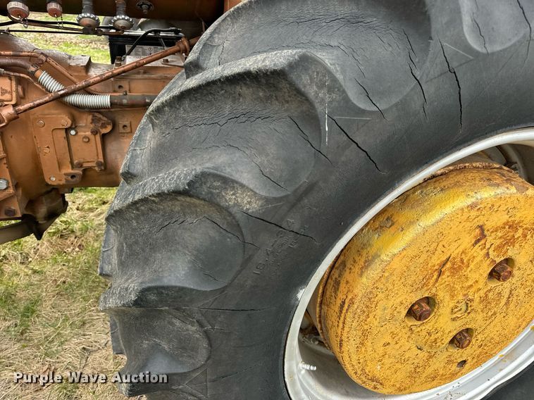 image for item DV1875 Minneapolis-Moline G705 tractor