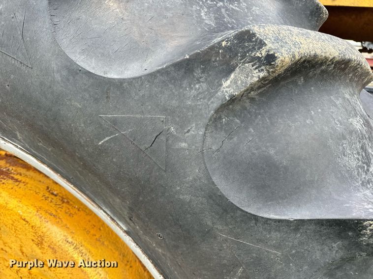 image for item DV1875 Minneapolis-Moline G705 tractor