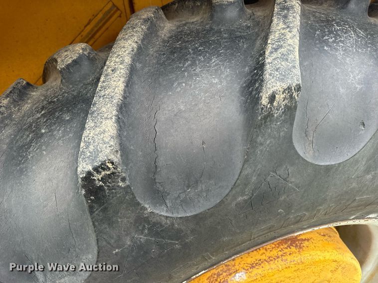 image for item DV1875 Minneapolis-Moline G705 tractor