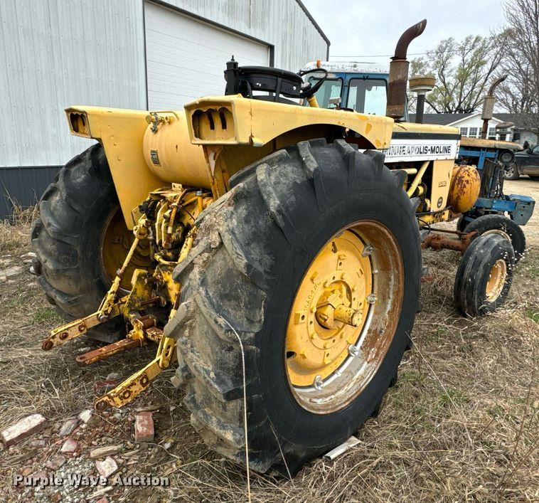 image for item DV1876 Minneapolis-Moline G-1000 Vista tractor