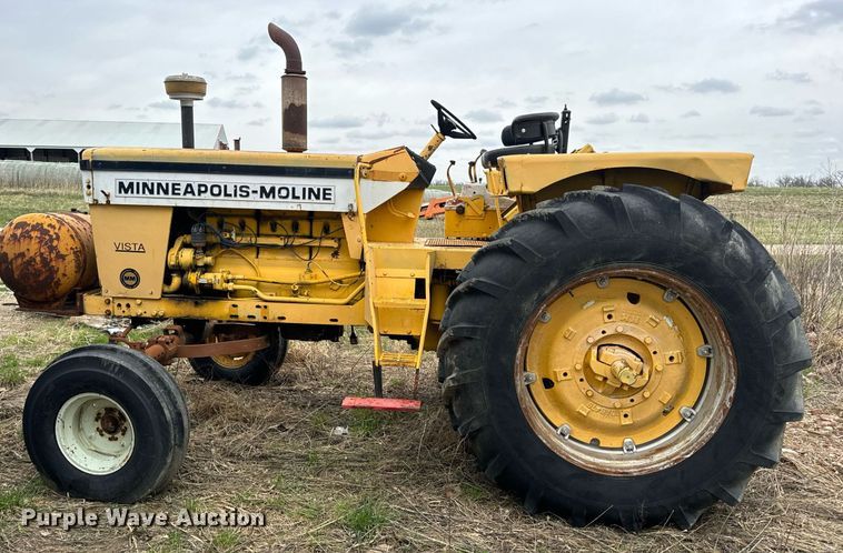 image for item DV1876 Minneapolis-Moline G-1000 Vista tractor