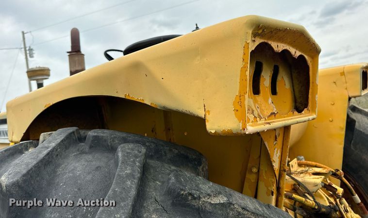 image for item DV1876 Minneapolis-Moline G-1000 Vista tractor