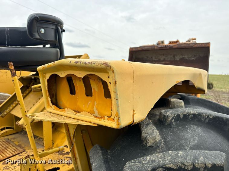 image for item DV1876 Minneapolis-Moline G-1000 Vista tractor