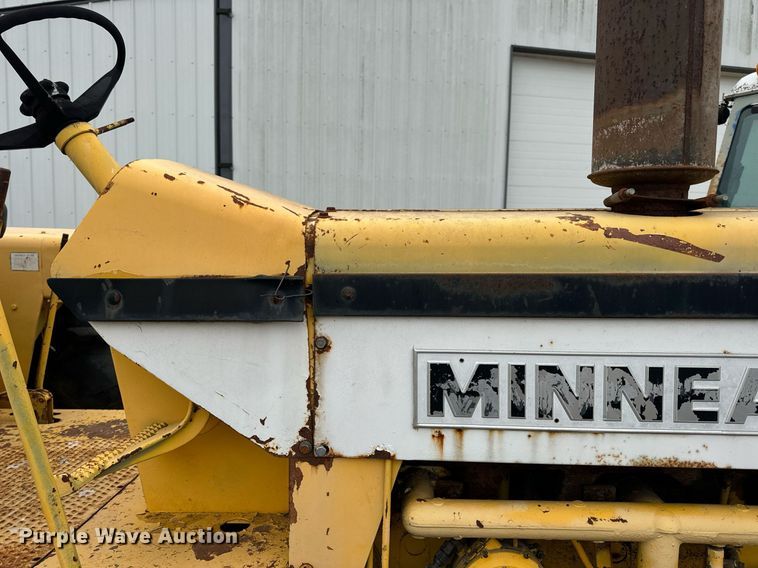 image for item DV1876 Minneapolis-Moline G-1000 Vista tractor