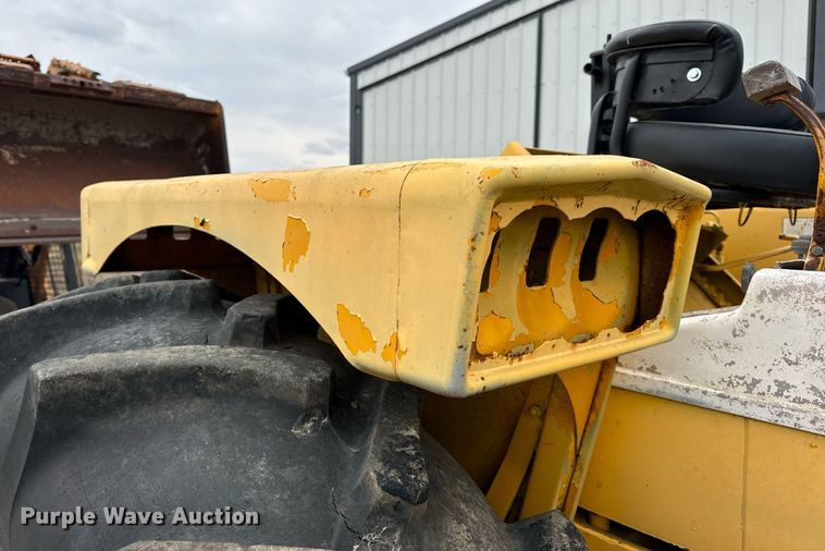 image for item DV1876 Minneapolis-Moline G-1000 Vista tractor